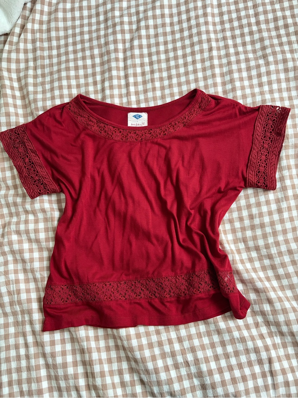 Crochet-Trim Short Sleeve Crop Top in Deep Red